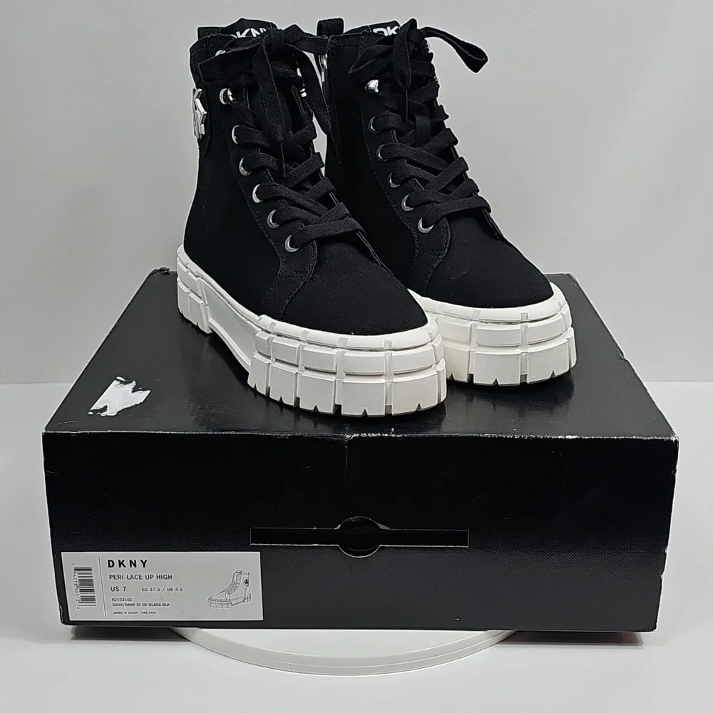 NIB DKNY Peri Black Platform High Top Sneaker Booties 7 Lace Up Edgy Streetwear
